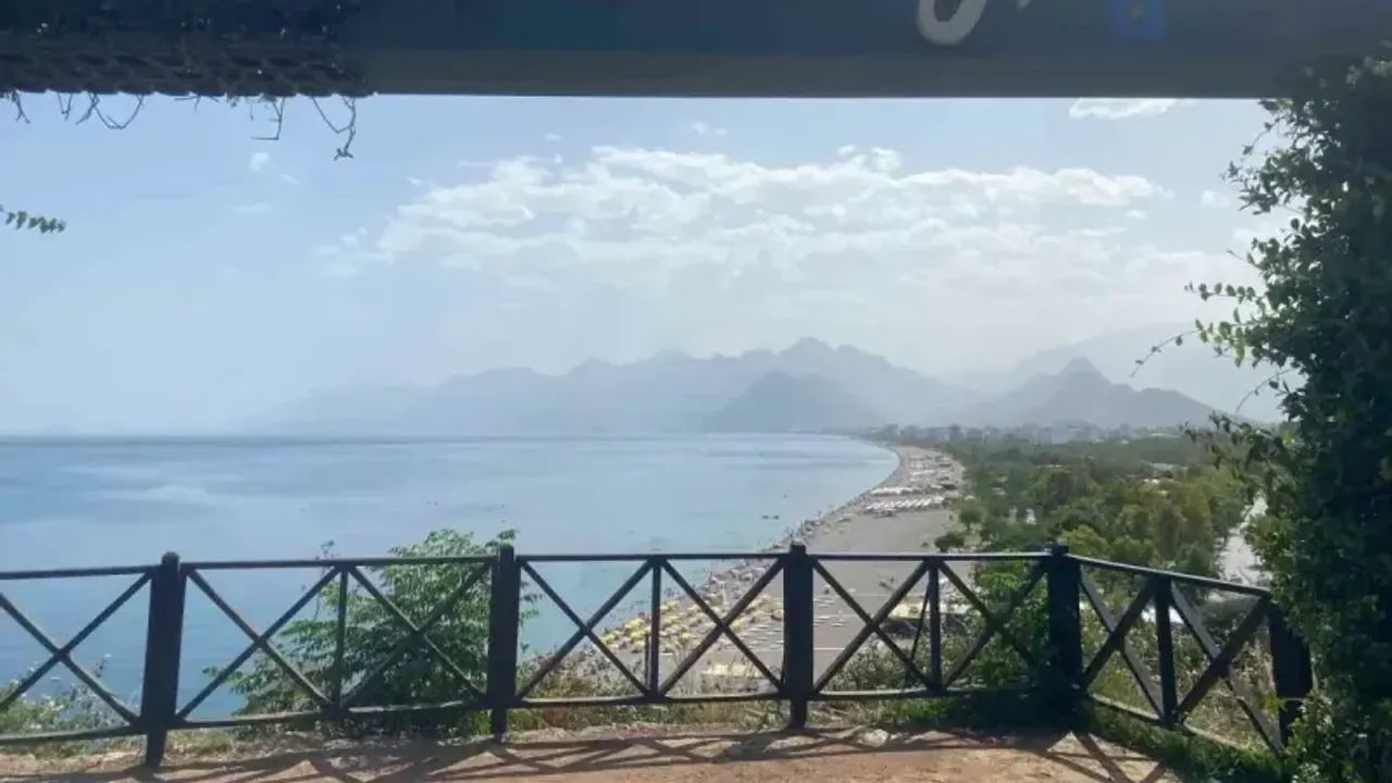 Havalar ısındı Kırşehirliler Antalya'ya akın etti