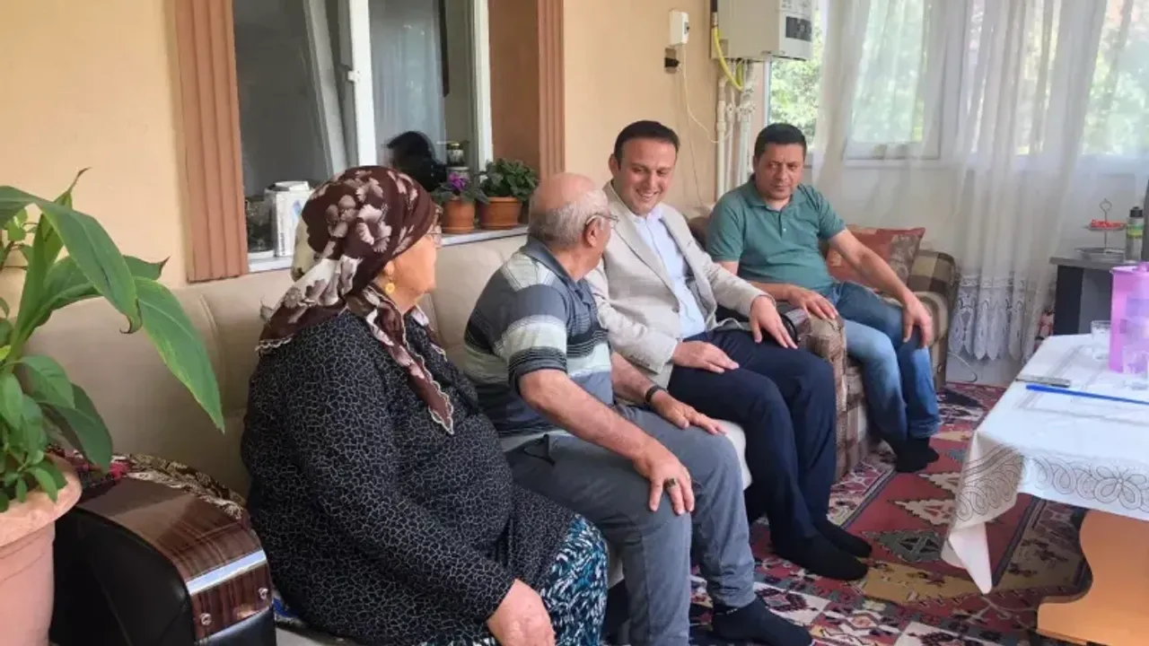 Kaymakam Erdem, yaşlıların hayır duasını aldı