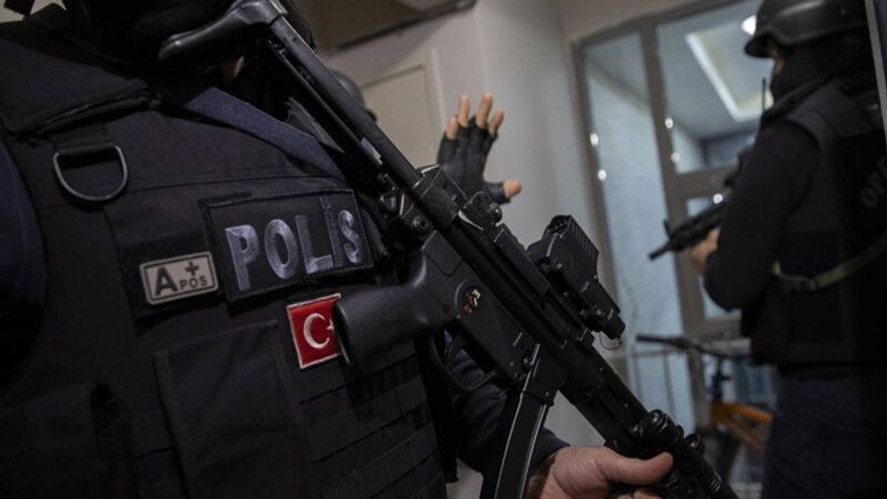 Kırşehir'de yer yerinden oynadı!