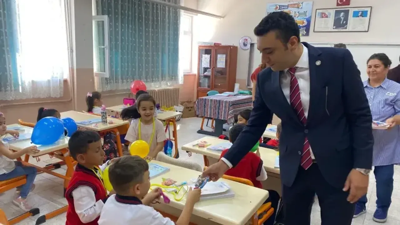 Kaymakam Batur, öğrencileri yalnız bırakmadı