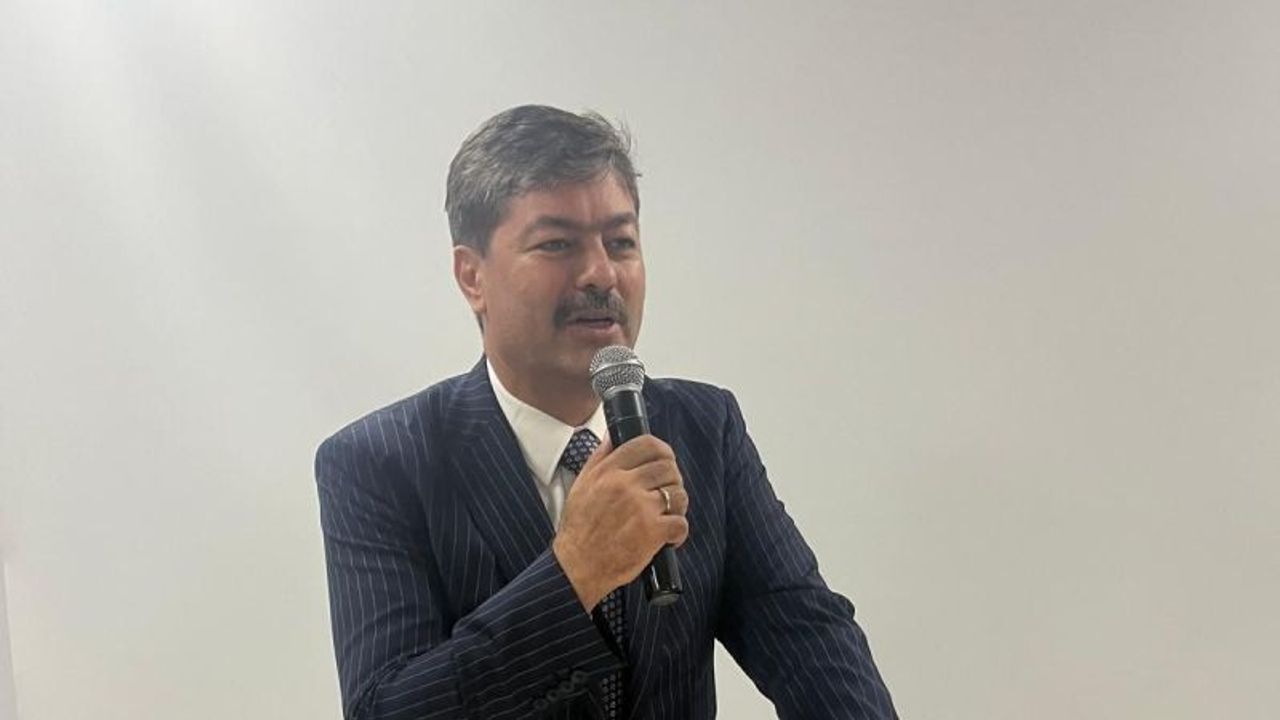 Erkan, “Öğretmenimizin ve öğrencilerimizin coşkusunu yürekten paylaşıyorum”