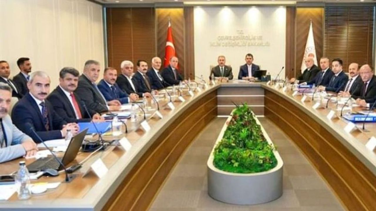 Başkan Çanakçı, Bakan Kurum ile yatırımları görüştü