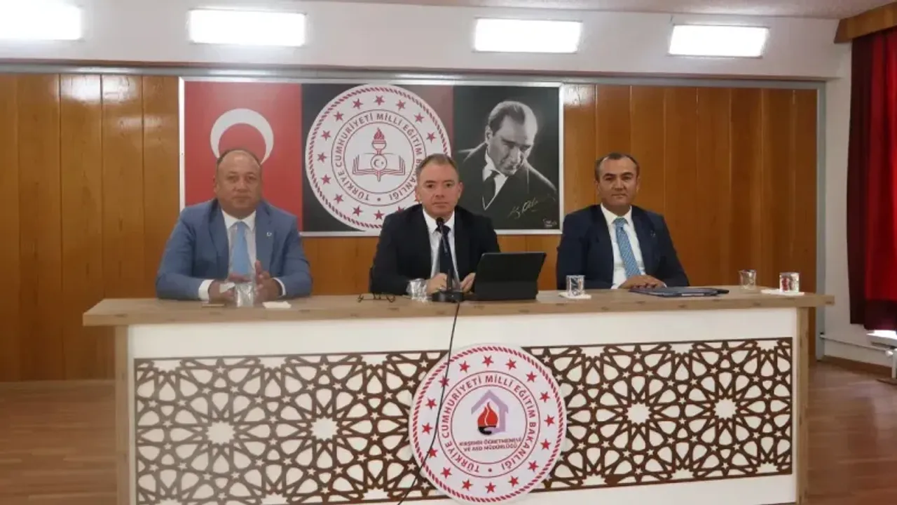 Okul ve kurum müdürleriyle toplantı yapıldı