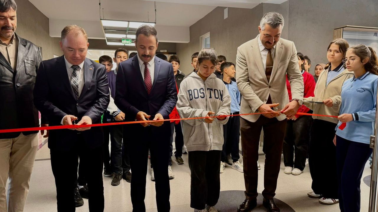 Çiçekdağ’da MEBİ Bilgisayar Sınıfı açılışı öğrencilerle yapıldı