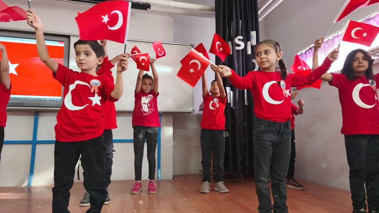 Kırşehir’de Cumhuriyet coşkusu sınıflardan taştı