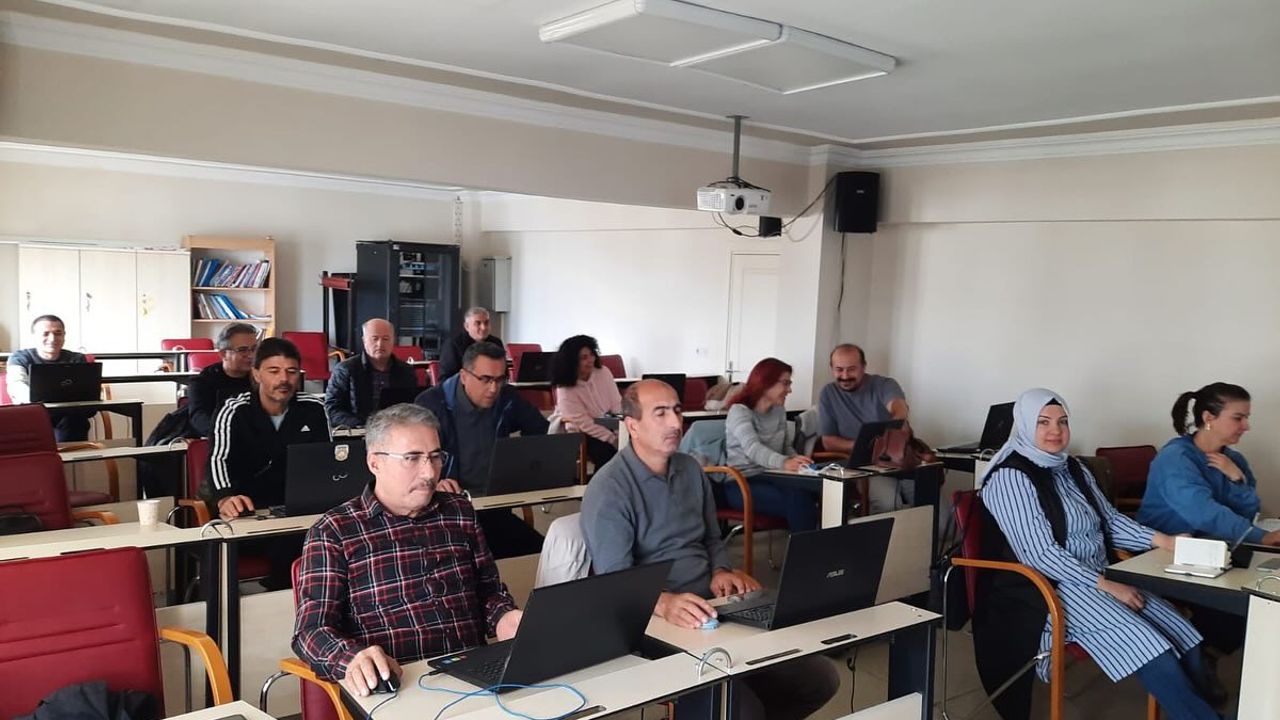 Kırşehir’de öğretmenler yapay zekâ ile tanışıyor