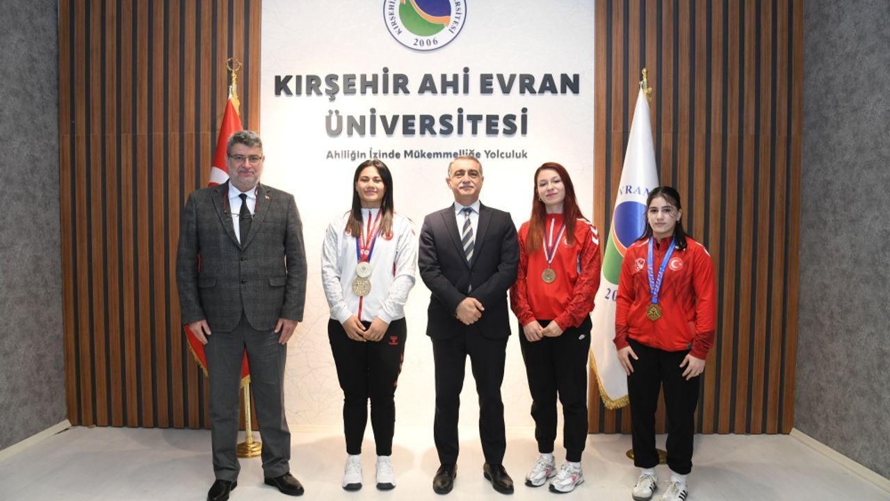 Rektör Karahocagil, şampiyonları ağırladı