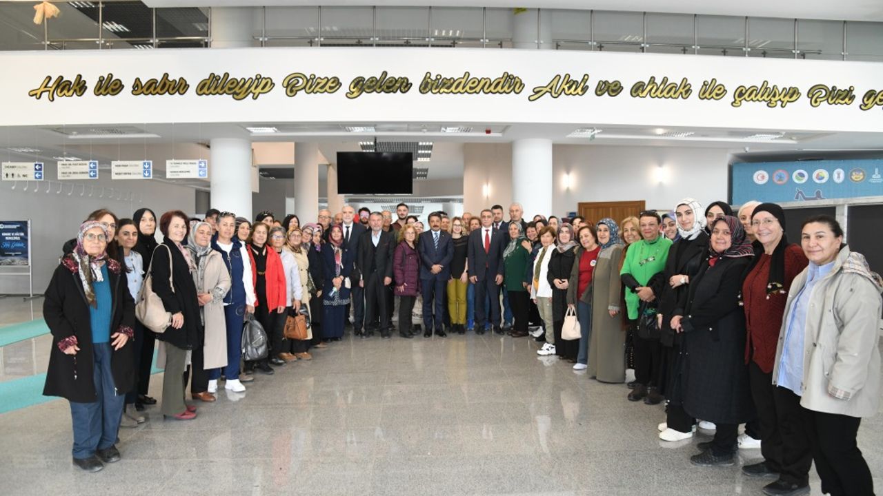Vali Demiryürek, Tazelenme Üniversitesi öğrencileriyle buluştu