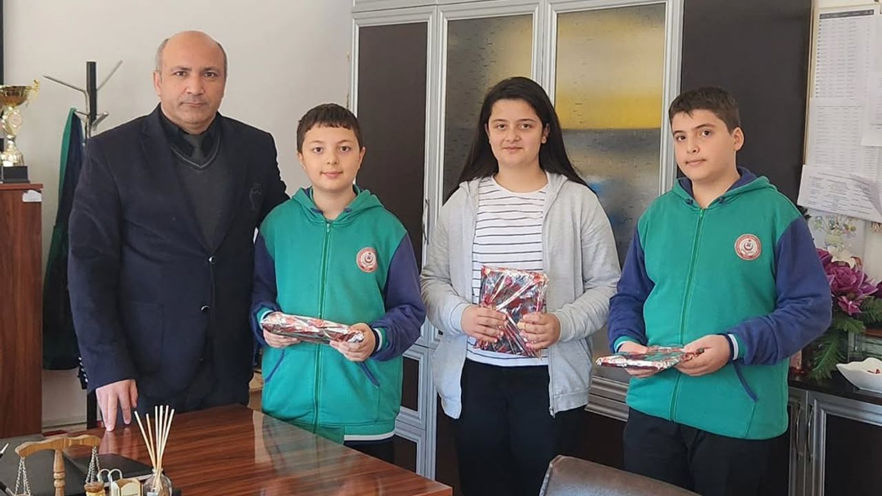 Şehit Hüseyin Aydemir Hürriyet Ortaokulu Ödülleri Topladı!