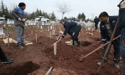 Şehir çöplüğünde ölü bulunan bebek defnedildi