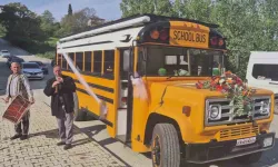 Hayalindeki ’School Bus’ı gelin arabası yaptı