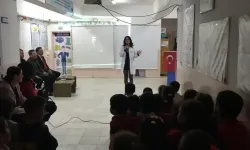 Eski mezunlar öğrencilerle buluştu