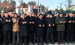 Dualar Cacabey Meydanı’nda yükseldi