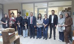 Hastane koridorlarında sağlık emekçilerine vefa