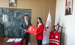 Gençlik Haftası’nda Kaymakamlıkta bayrak teslimi