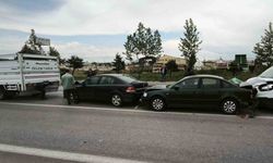 Afyonkarahisar’da zincirleme trafik kazası, 4 araç birbirine girdi