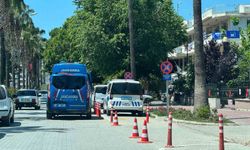 Başkasının kimliğini kullanan sürücü, 3 düzensiz göçmenle yakalandı