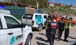 Dede ile torunu fotoğraf çektirirken çaya düştü