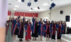 Gülşen, öğrencilerin mezuniyet coşkusuna ortak oldu