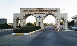 Üniversite kampüsünde kızılay rüzgârı