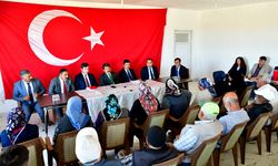 Vali Demiryürek, muhtarlarla ve vatandaşlarla çözüm odaklı buluştu