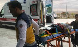 Motosiklet kaldırıma çarptı: 2 yaralı