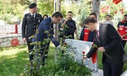 Kaman’da bayram arifesinde şehitler kabirleri başında anıldı