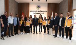 Rektör Karahocagil, başarılı öğrencileri ağırladı