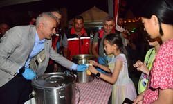 15 Temmuz gecesi Cacabey’de kurumlar stantlarıyla sahadaydı