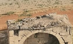 Kırşehir’de tarihi yapı yalnızlığa mı terk edildi?