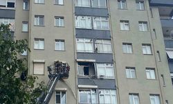 Yangın çıktı, 4 kişi mahsur kaldı
