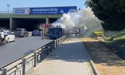 Kadıköy’de Seyir Halindeki Kamyonun Dorsesi Yandı