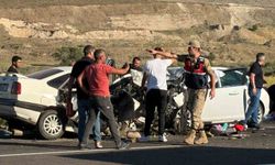 Erzurum’da Kafa Kafaya Çarpışan Araçlar
