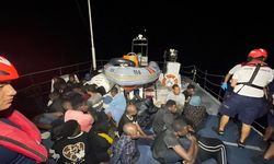 Bodrum açıklarında 35 göçmen can sallarıyla kurtarıldı