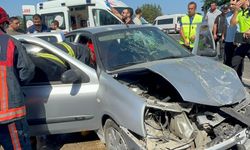 Kamyonet ile otomobil çarpıştı: 5 yaralı
