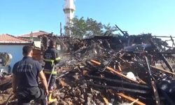 Çanakkale’de imam namaz kıldırırken evi yandı