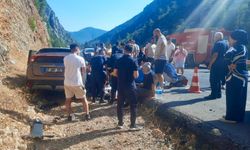 Otomobil ile çekici çarpıştı: 5 yaralı