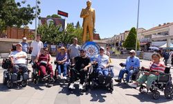 Engelleri aştılar, anmada yerlerini aldılar