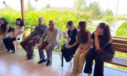 Gençler huzurevinde sessiz anılarla buluştu