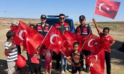 Kırşehir’de jandarmadan tarım işçisi çocuklarına sürpriz