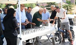 Kırşehir’de Cacabey Meydanı’nda şehitler ve Atatürk için helva dağıtıldı