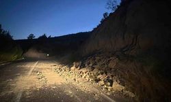 Toprak kaydı, yol kapandı