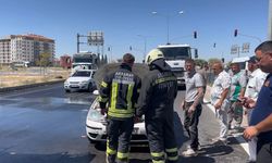 Trafikte seyir halindeki otomobilde yangın