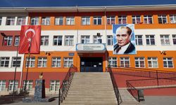 Yunus Emre Ortaokulu LGS’de parladı: 98 öğrenci prestijli okullara yerleşti