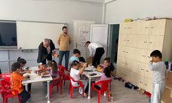 Özbağ’da öğrencilere kırtasiye desteği