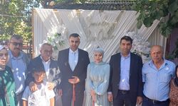 Demirci, genç çiftlerin nişanında yüzükleri taktı