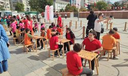 Cacabey Meydanı’nda geçmişin renkli oyunları canlandı