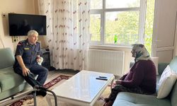 Jandarma Komutanı Şehit Aileleriyle bir arada
