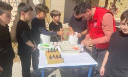 Gençler Kırşehir’de ebru ve zeka oyunlarıyla buluştu
