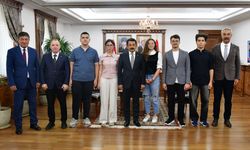 İlk 1000’e giren öğrenciler valilikte ağırladı
